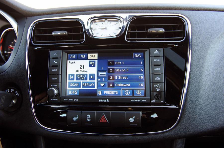  Chrysler 200 2011 года  (фото 23 из 122)